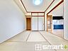 和室：～「和みの部屋」和室をご用意～ ・ゴロンと寝転がったり、お子様のいるご家庭ではお子様を寝かしつけたり、などご活用いただける和室をご用意。 ・やはり畳の香りは心が落ち着きますね。