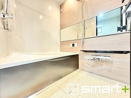 ～新品に交換済みのバスルーム～ ・広々としたバスルームは新品に交換済みです。 ・一日の疲れを癒すバスタイムをゆったりとお過ごしいただけます。 