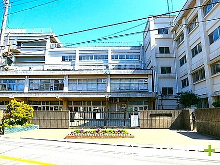 六実第三小学校(140m)
