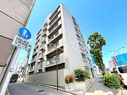 生活に便利な地に伸びやかな家族の生活風景を描く住まい