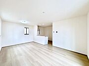 日当たりの良いリビング。お気に入りのグリーンを飾れば更に心地よさがアップ！