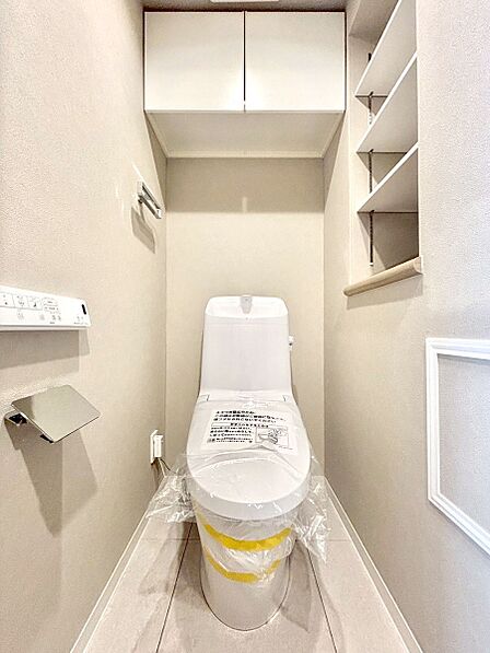 明るく清潔感のあるトイレです。