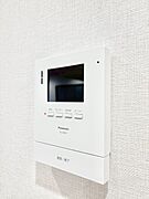 TVモニター付インターフォンが付いていてセキュリティ充実  　