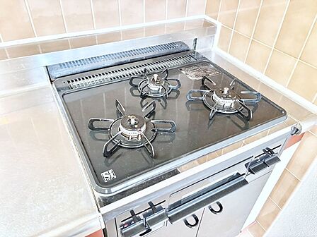 三口ガスコンロでお料理が一気にはかどりそう  