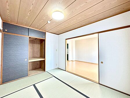 リビング隣接の和室は毎日の暮らしに癒しと安らぎをもたらしてくれます  