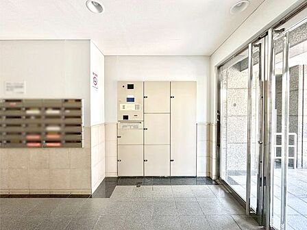宅配ＢＯＸ完備で不在の時もお荷物を受け取れます  