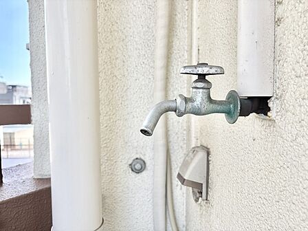 お掃除などに便利なバルコニー水栓