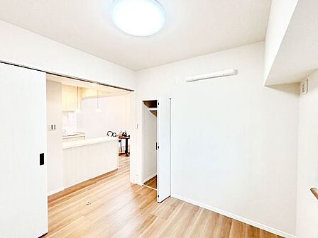 クローゼット付きのお部屋でスッキリとした空間でゆったり寛げます！