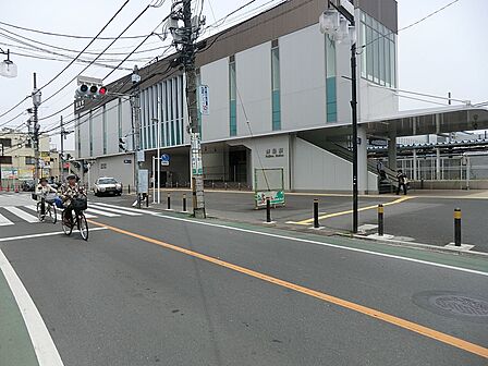 駅 800m JR拝島駅