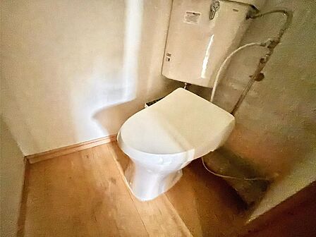 明るく清潔感のあるトイレです。