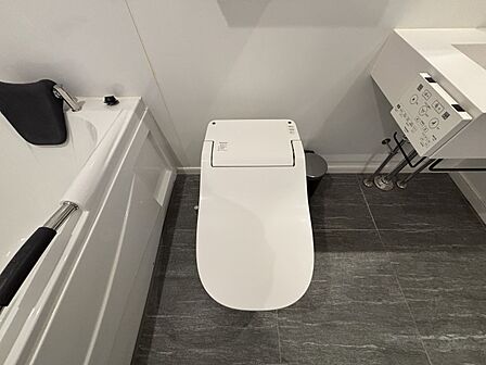 明るく清潔感のあるトイレです。  