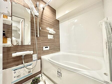落ち着いた雰囲気でゆっくりお寛ぎいただけるバスルーム