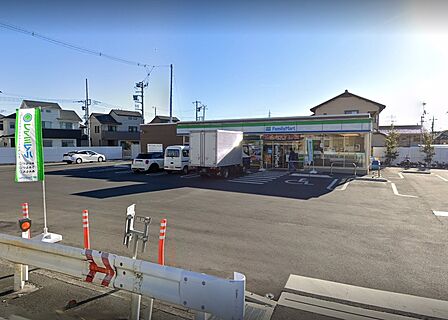 コンビニ 620m ファミリーマート 新座畑中二丁目店