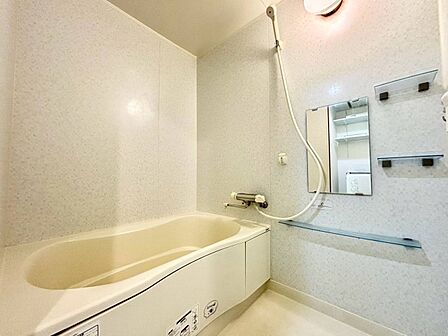 落ち着いた雰囲気でゆっくりお寛ぎいただけるバスルーム