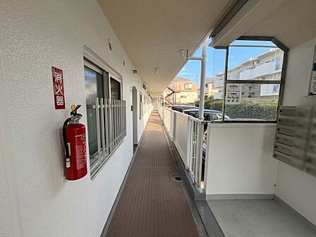 落ち着いた雰囲気のエントランス ※一部CG加工