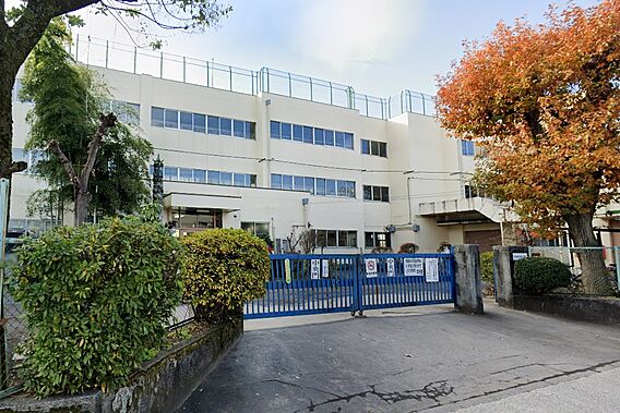 小学校 600...