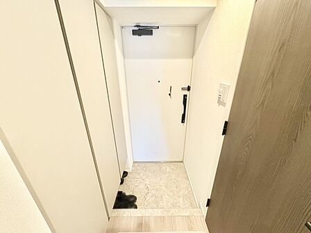 家族の帰宅やお客様をあたたかく迎える玄関  