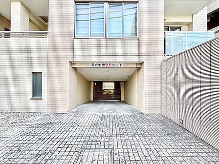 落ち着いた雰囲気のエントランス