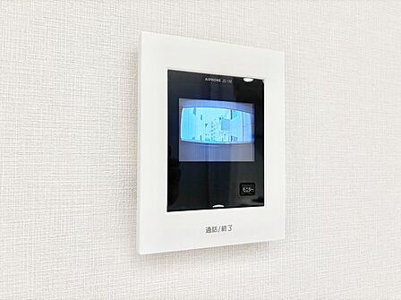 訪問者が一目でわかる安心のTVモニター付きインターホン。