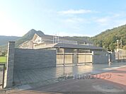 箕作小学校まで1400メートル