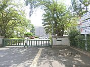 八日市南小学校まで1100メートル