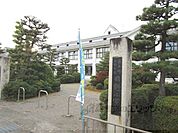 日野小学校まで1200メートル