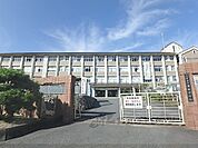 真野中学校まで2400メートル