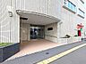 エントランス：温かみのあるアプローチが魅力のエントランスです♪ 毎日の通勤やお出かけの際も、気持ちよく出発できる空間になっています♪