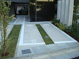 18 / 28