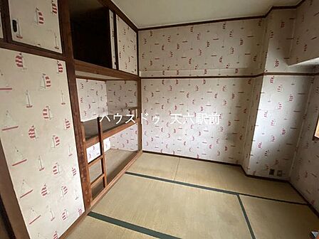 収納付きの和室。寝室や子ども部屋など、多目的に使えるお部屋です