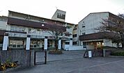 松戸市立新松戸西小学校（550m）