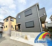 駐車2台可能で、静かな住宅街で住み心地の良いエリア。 生活利便施設も近く、多数完備。 小学校も徒歩圏内で、お子さまの通学も安心環境です。 