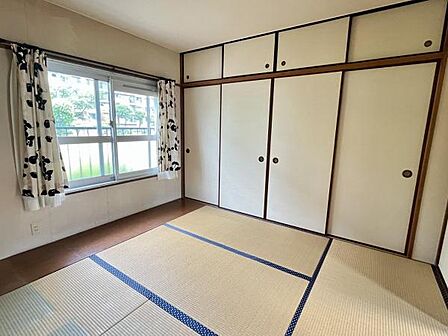大容量の押入がある4.5畳和室