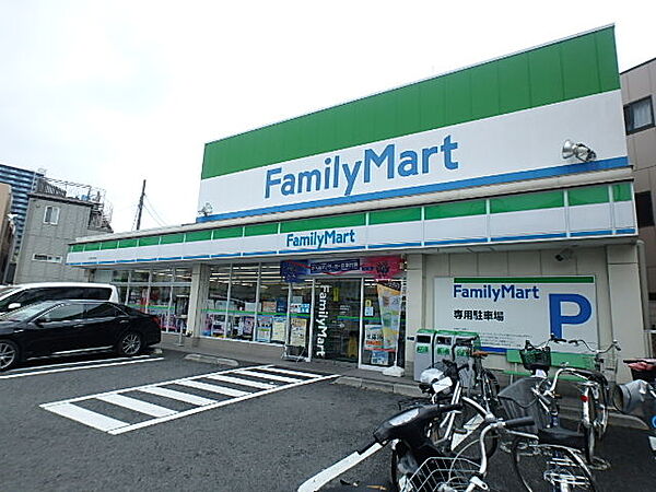 画像22:【コンビニエンスストア】ファミリーマート 赤羽岩淵町店まで236ｍ