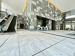 エントランスにはエレベーターもございます！