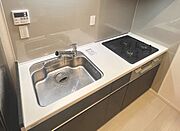 広々としたワークトップで食材の下ごしらえもしやすく、お料理好きの方にもおすすめのキッチンです。