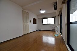 清水マンションIII 8階1Kのリビング/ダイニング