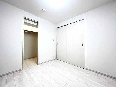 中の物を確認しやすく、取り出しやすい収納スペース。お部屋を広々とお使いいただけます。