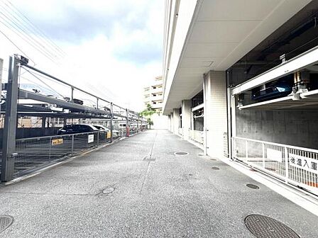 駐車場ももちろん完備しておりますのでお車所有の方にも心強いです。