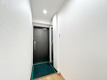 綺麗で明るい玄関でお客様をお迎えいただけます。