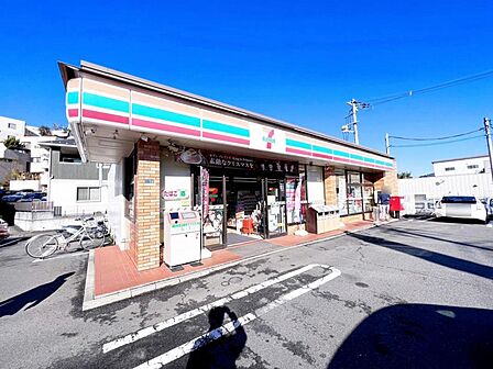 セブン-イレブン 川崎犬蔵2丁目店まで約440m(徒歩6分)