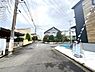 外観：前面道路を含めた現地写真です。ぜひ周辺環境も併せてご覧ください。