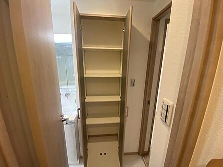 脱衣所の収納庫です。