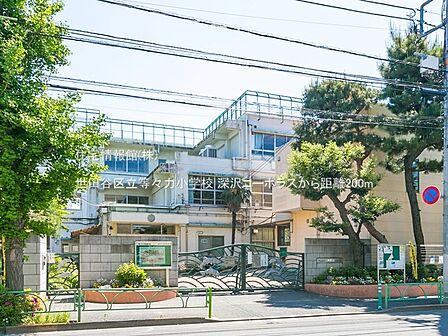 世田谷区立等々力小学校まで約200m（徒歩3分）