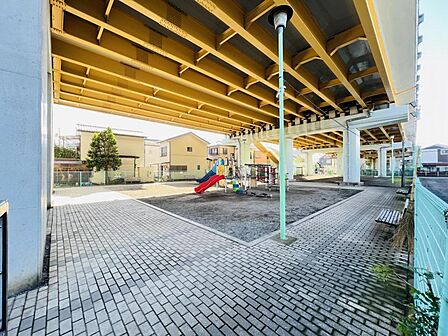 上今泉高架下公園まで約1110m（徒歩14分）