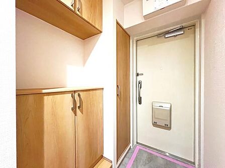 散らかりがちな玄関もスッキリの玄関収納付。