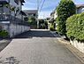 外観：前面道路を含めた現地写真です。