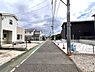 外観：前面道路を含めた現地写真です。