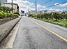 外観：前面道路を含めた現地写真です。