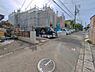 外観：前面道路を含めた現地写真です。